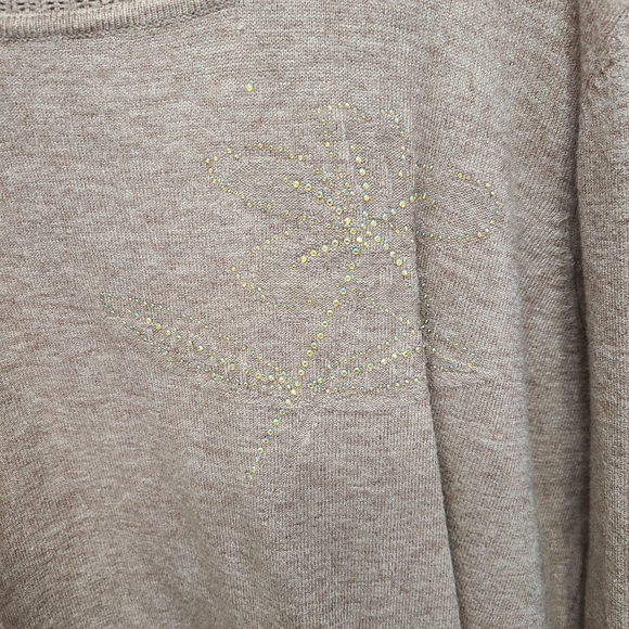 Embroider Sweater - Picture 2 of 3
